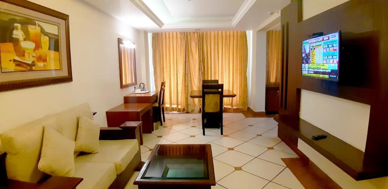 Emarald Hotel Cochin Kochi Dış mekan fotoğraf